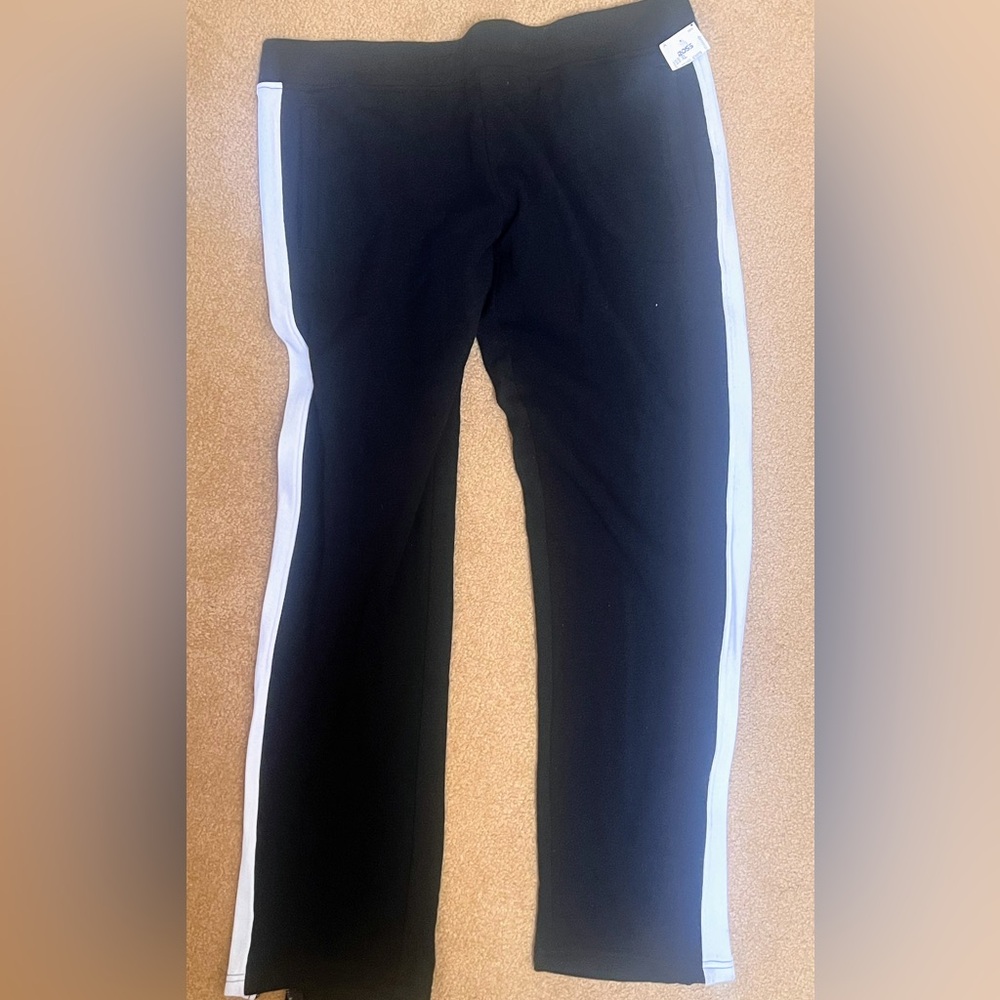 Men’s UGG sweatpants w/White Wide Piping